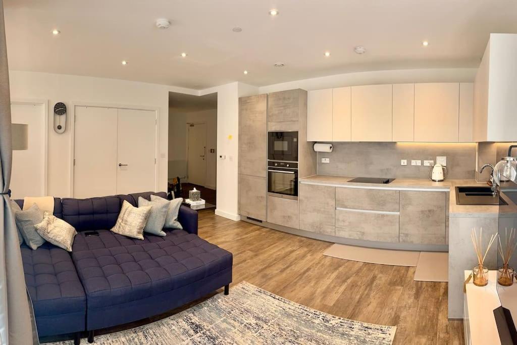 A Stylish Two Bedroom Modern Apartment With Parking Barking  Exterior foto