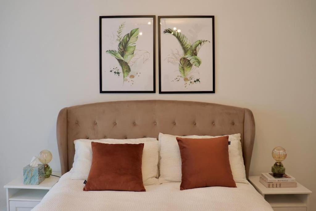 A Stylish Two Bedroom Modern Apartment With Parking Barking  Exterior foto