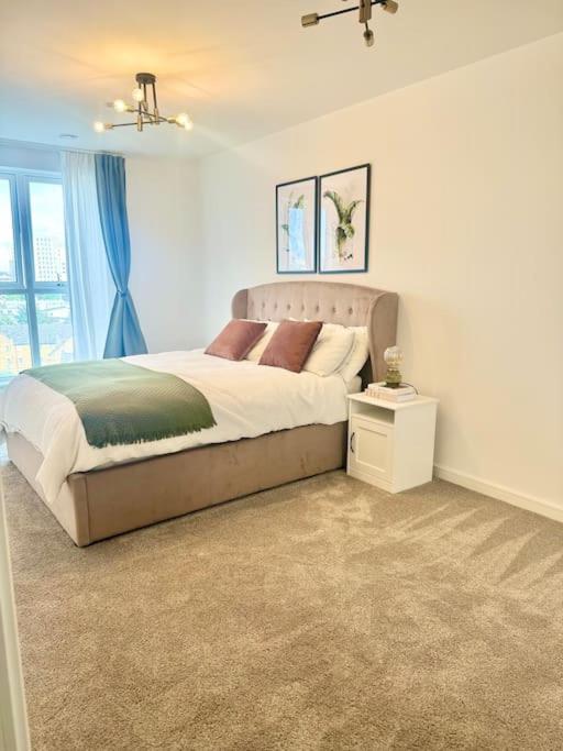 A Stylish Two Bedroom Modern Apartment With Parking Barking  Exterior foto