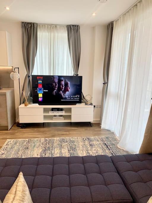 A Stylish Two Bedroom Modern Apartment With Parking Barking  Exterior foto